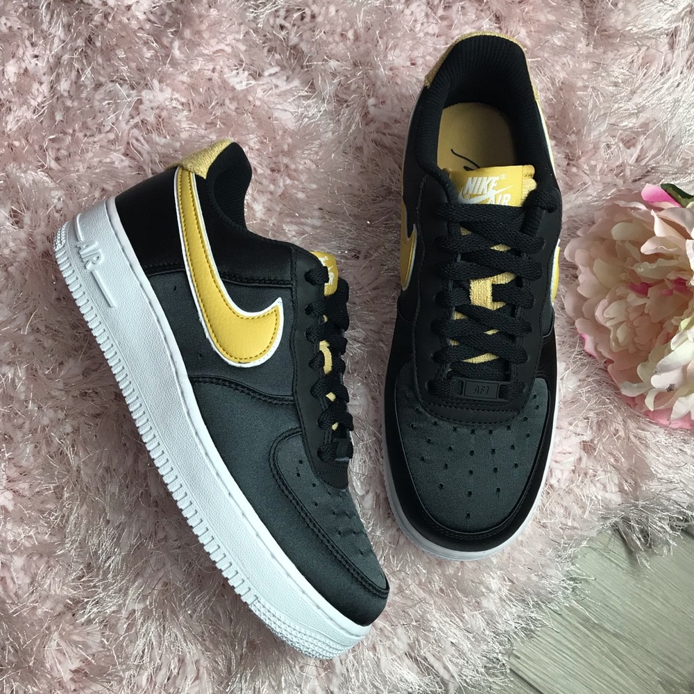 Nike Air Force 1 ‘07 SE Nylon Black & White